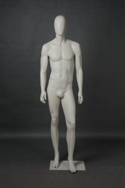 Manichino uomo bianco in piedi